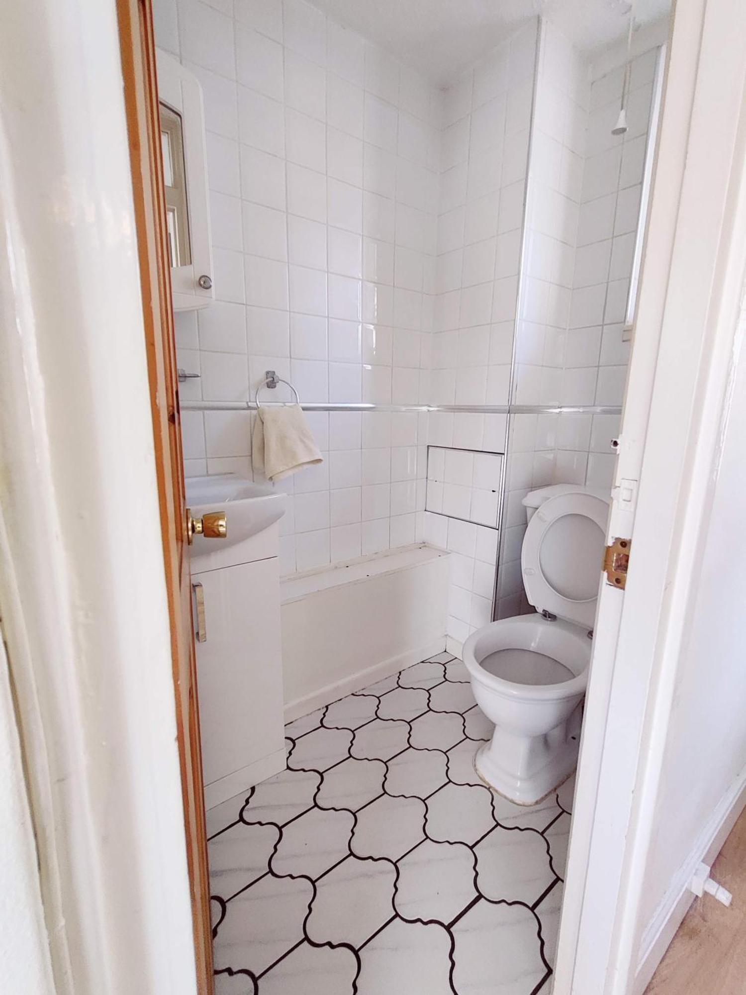 Spacious 3 Bedroom Whitechapel - 9 Mins From Tower Bridge With Free Parking & Garden Holiday home