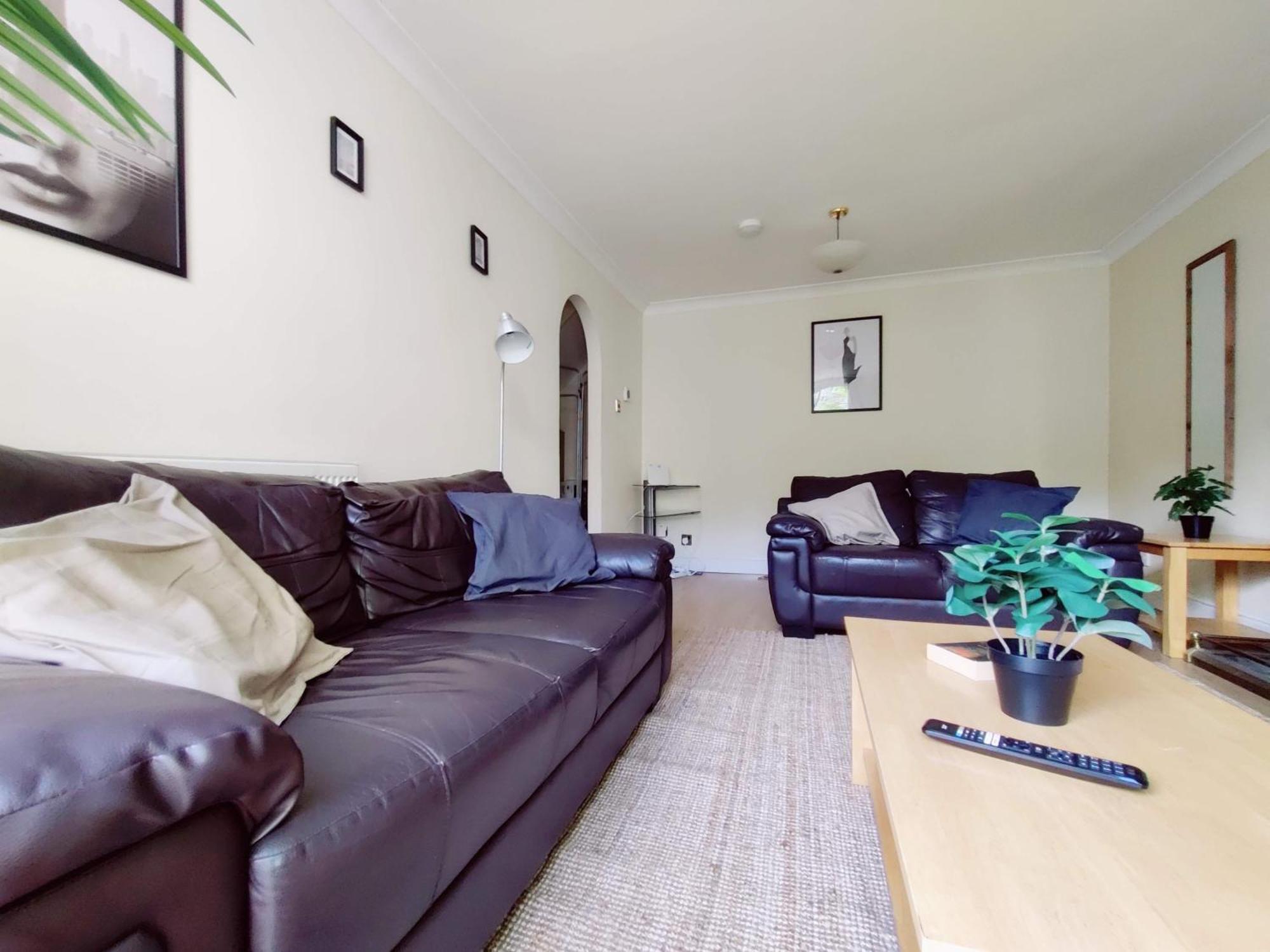 Case de vacanță Spacious 3 Bedroom Whitechapel - 9 Mins From Tower Bridge With Free Parking & Garden