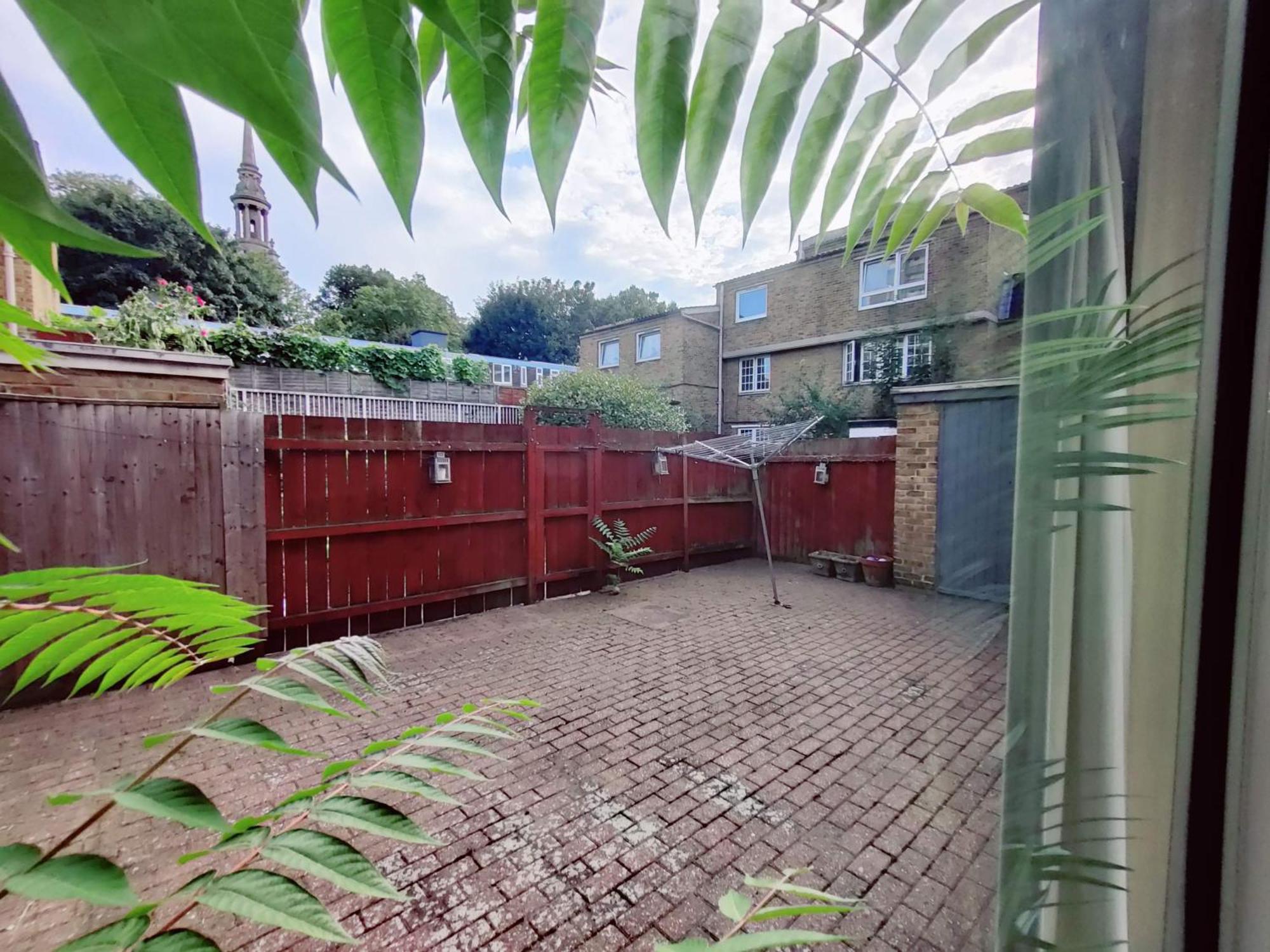 Spacious 3 Bedroom Whitechapel - 9 Mins From Tower Bridge With Free Parking & Garden Case de vacanță *