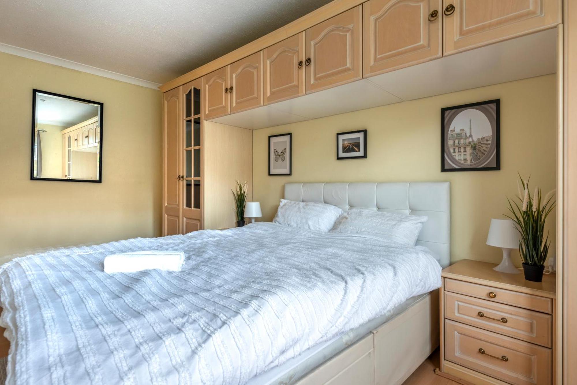 Case de vacanță Spacious 3 Bedroom Whitechapel - 9 Mins From Tower Bridge With Free Parking & Garden