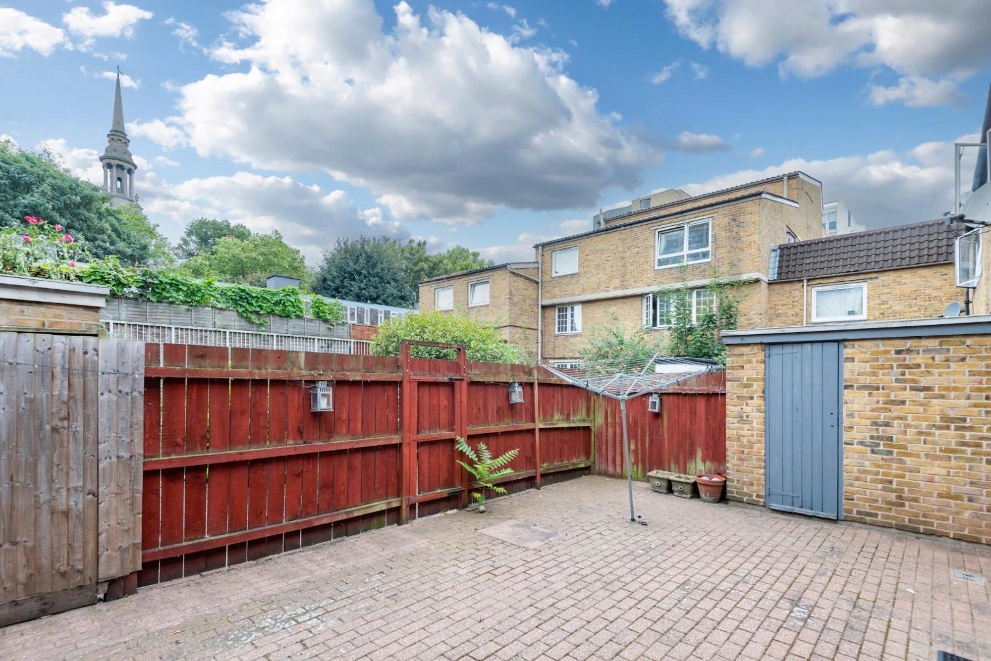 Spacious 3 Bedroom Whitechapel - 9 Mins From Tower Bridge With Free Parking & Garden Case de vacanță Londra