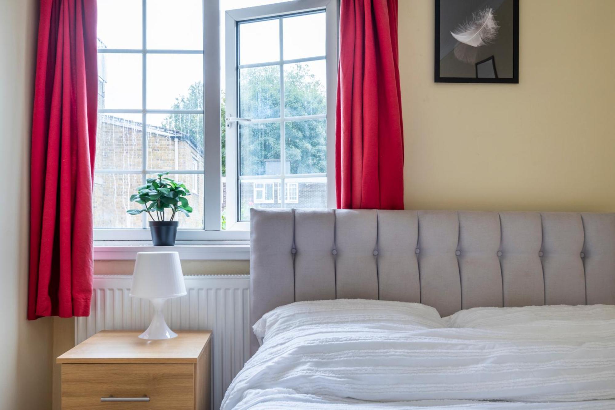 Spacious 3 Bedroom Whitechapel - 9 Mins From Tower Bridge With Free Parking & Garden Londra