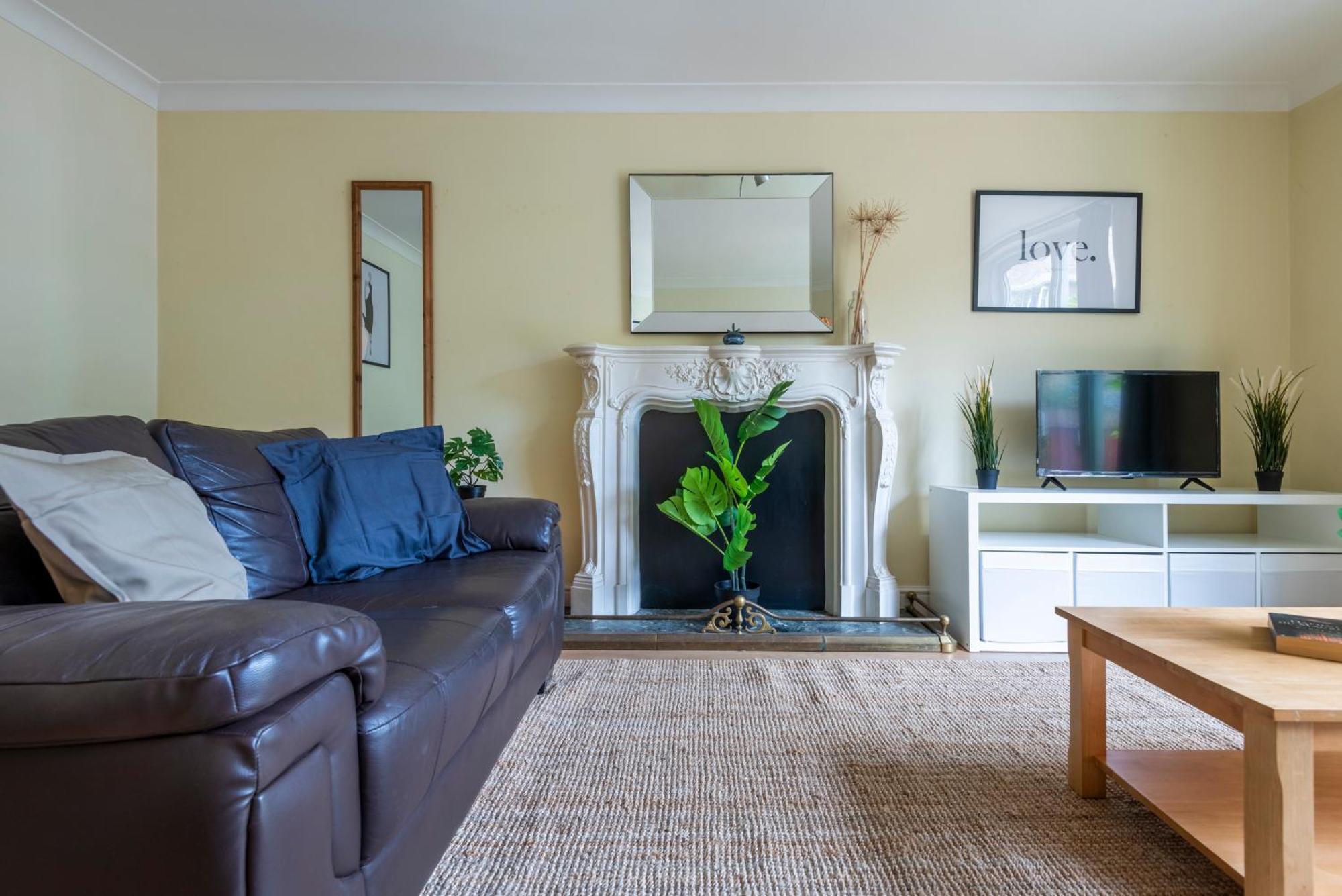 Case de vacanță Spacious 3 Bedroom Whitechapel - 9 Mins From Tower Bridge With Free Parking & Garden *