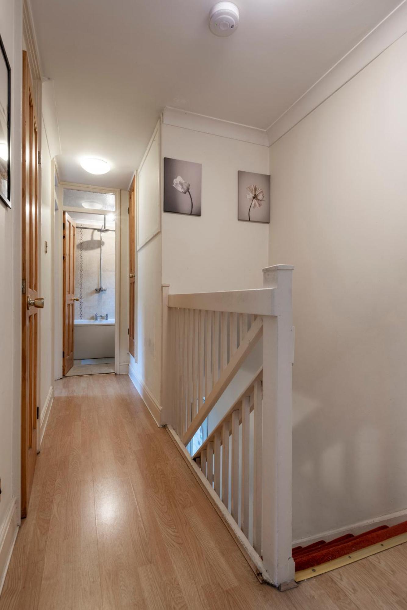 Case de vacanță Spacious 3 Bedroom Whitechapel - 9 Mins From Tower Bridge With Free Parking & Garden Londra