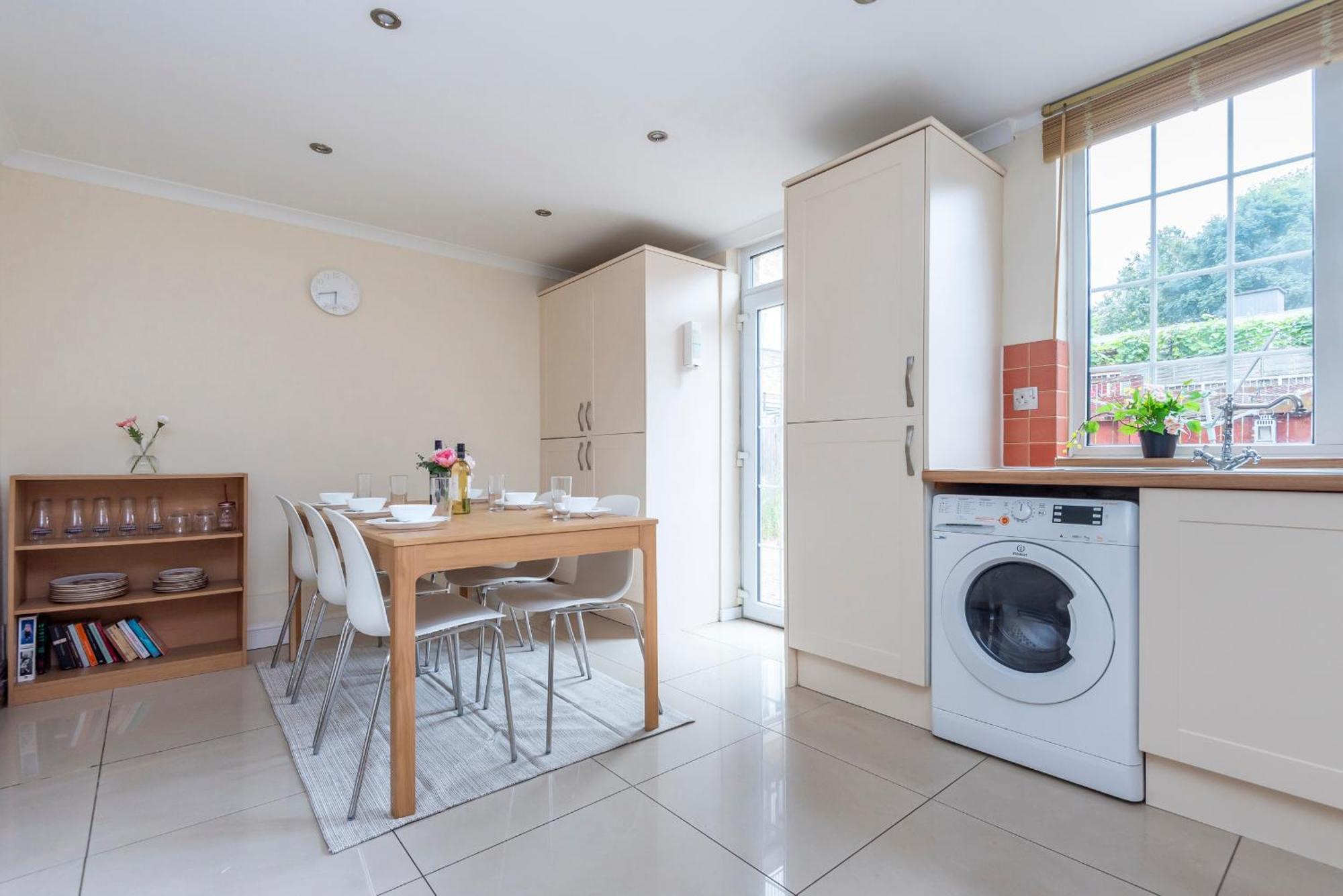 Case de vacanță Spacious 3 Bedroom Whitechapel - 9 Mins From Tower Bridge With Free Parking & Garden *