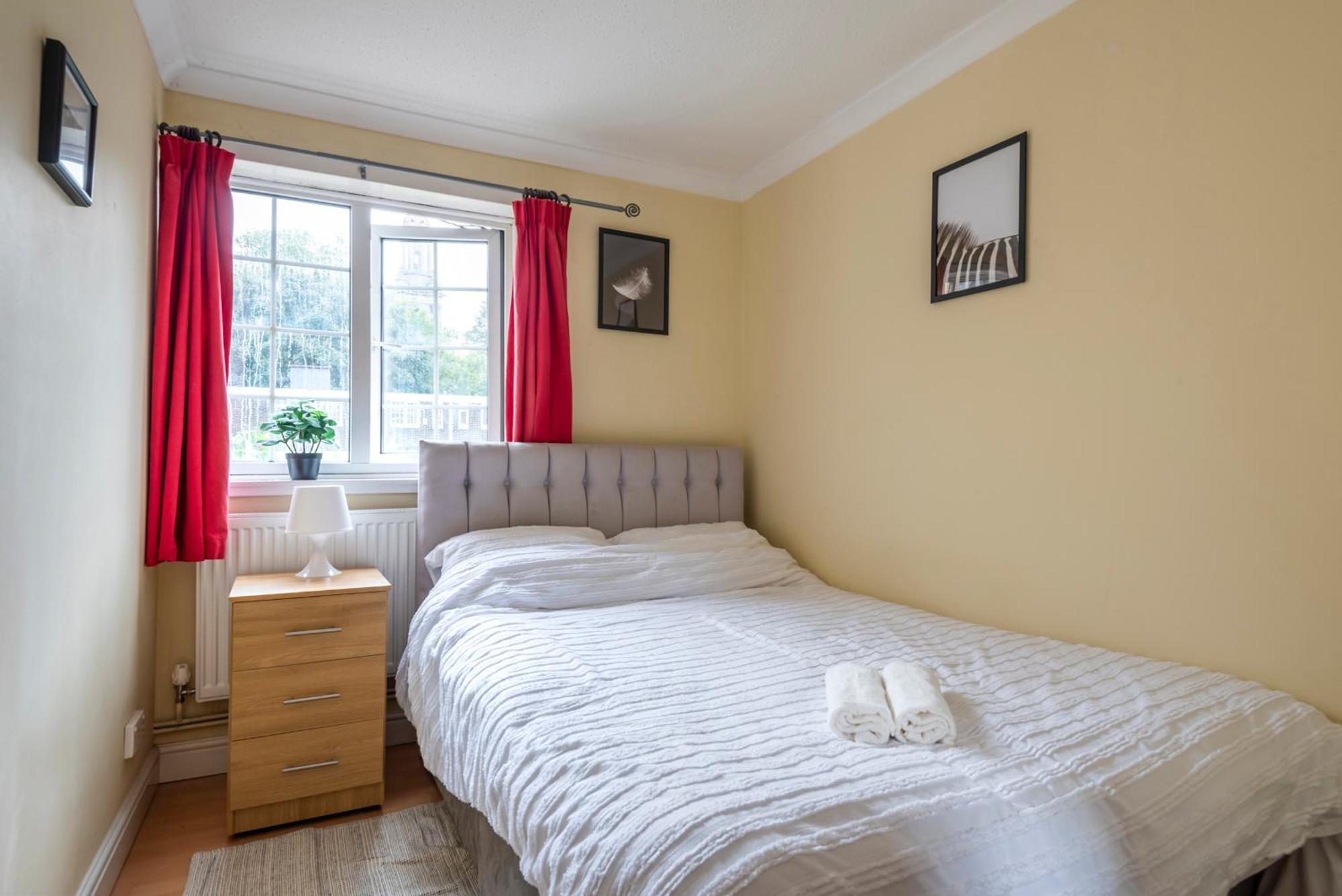 Case de vacanță Spacious 3 Bedroom Whitechapel - 9 Mins From Tower Bridge With Free Parking & Garden Londra