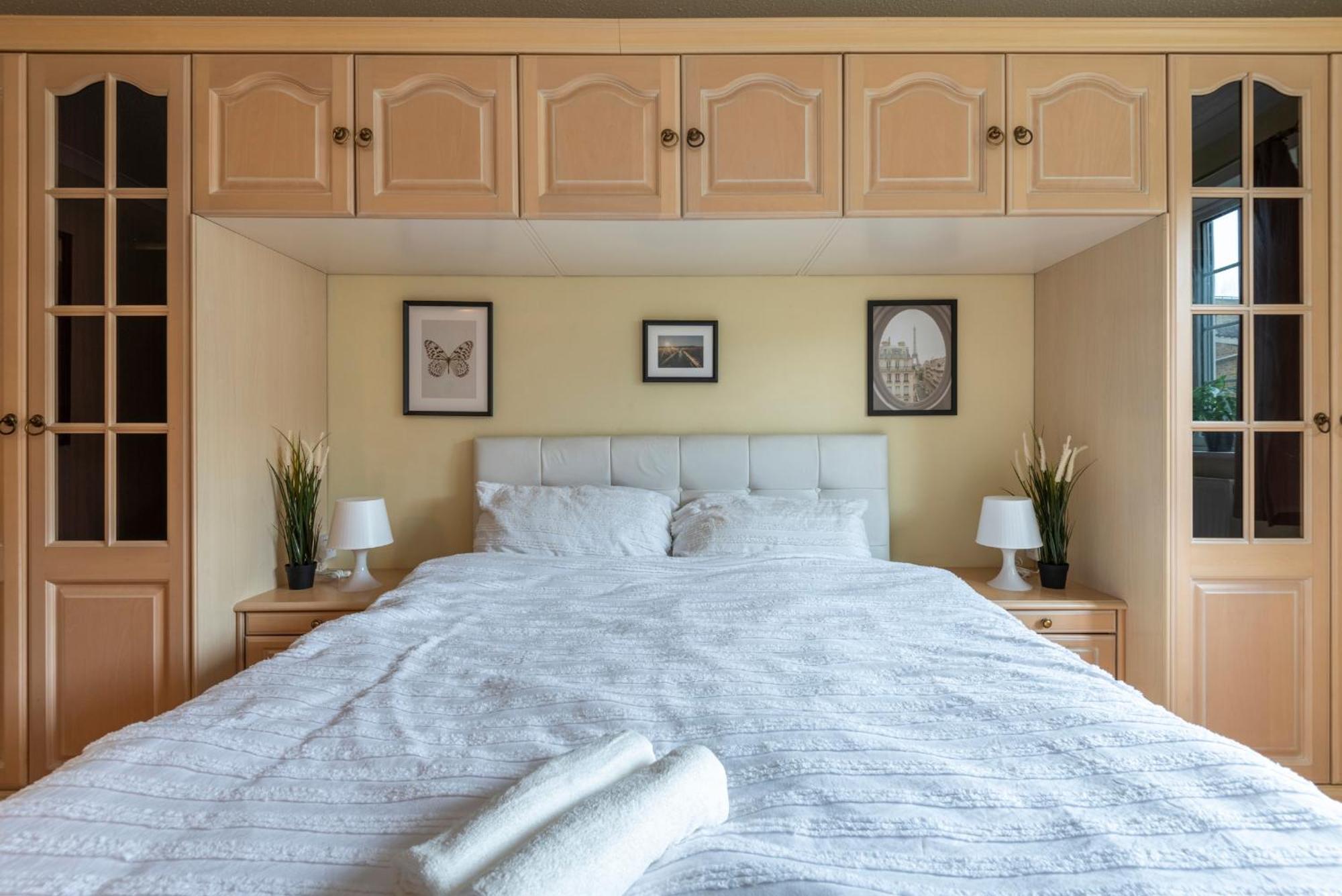 Spacious 3 Bedroom Whitechapel - 9 Mins From Tower Bridge With Free Parking & Garden Case de vacanță Londra