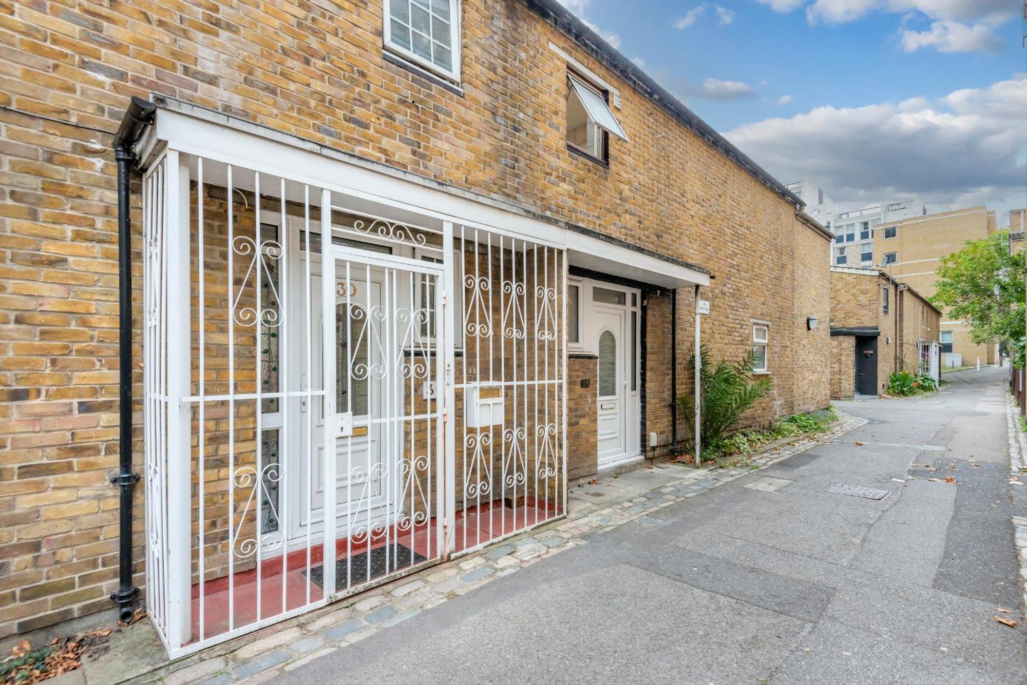 Spacious 3 Bedroom Whitechapel - 9 Mins From Tower Bridge With Free Parking & Garden * Londra